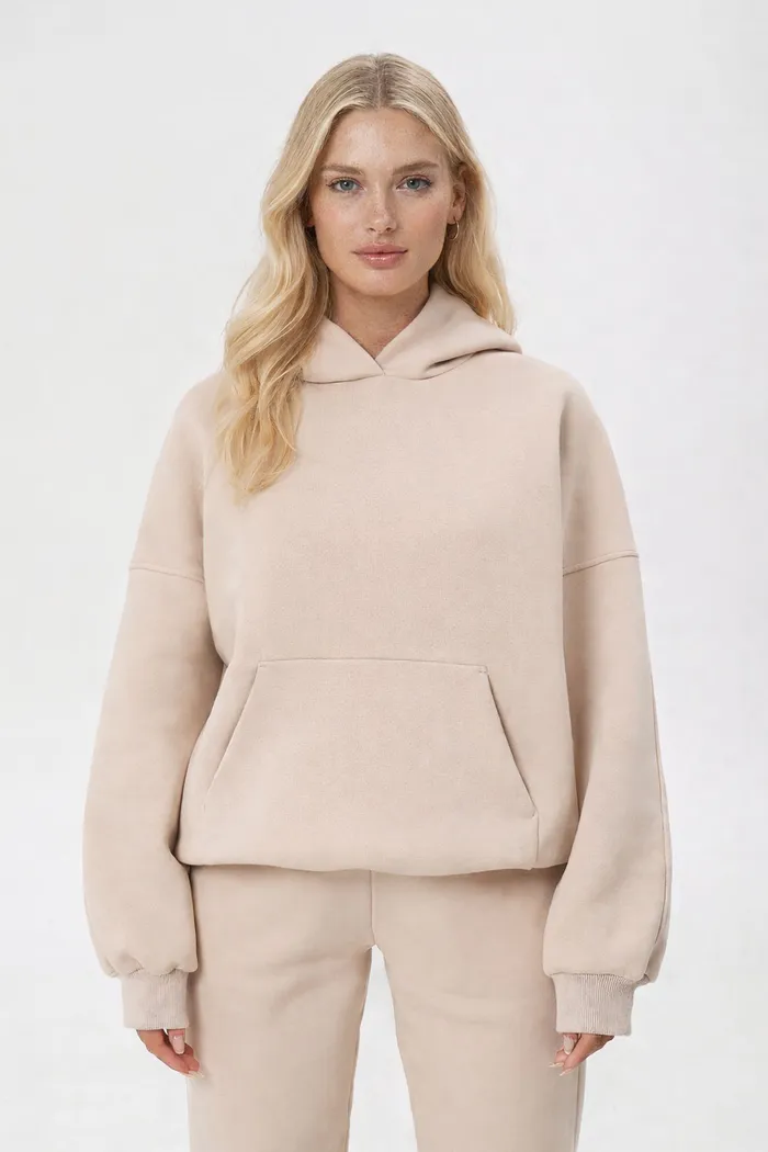 Утепленное худи свободного кроя из премиум футера цвета беж