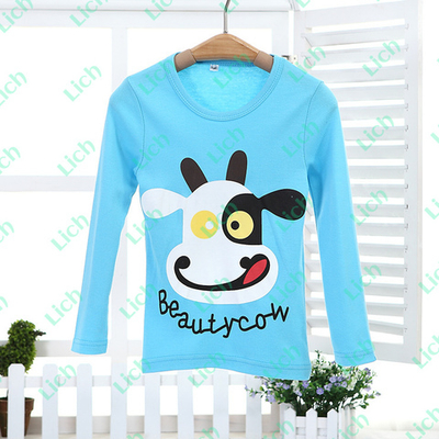 Лонгслив однотонный с изображением коровы и надписью