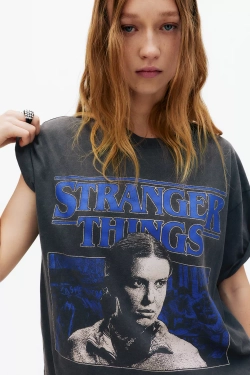 PULL&BEAR Футболка "Stranger Things ", черный