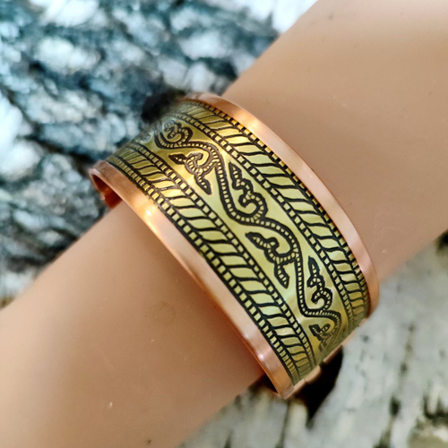 Медный браслет, створчатый. Ширина 25 мм