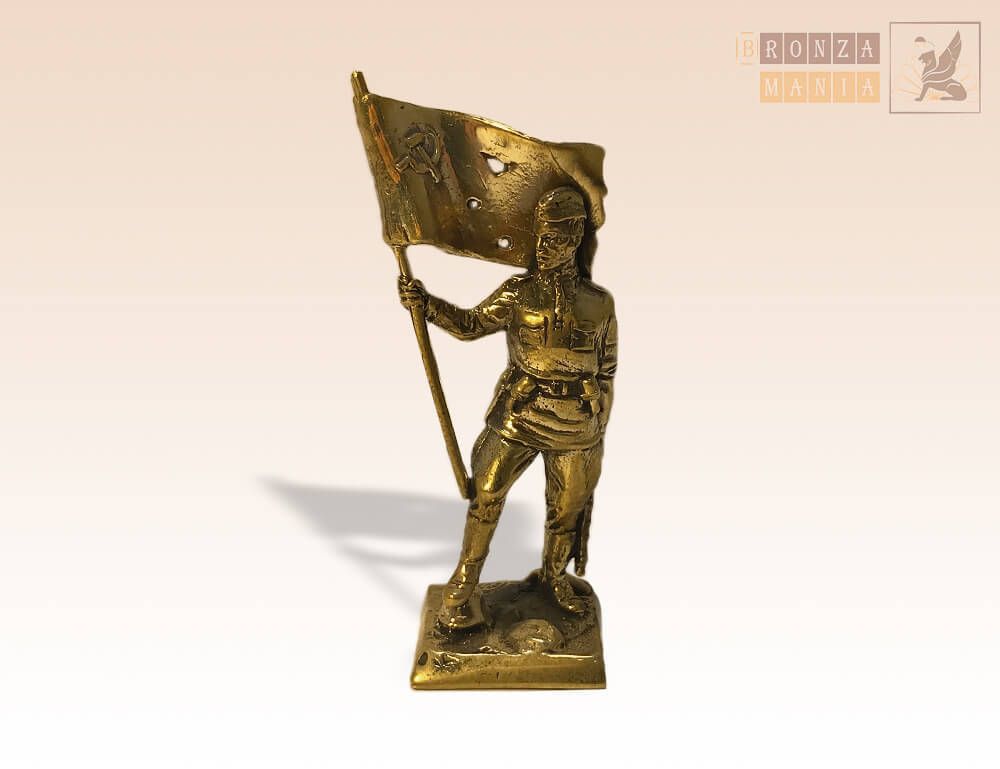 фигурка Солдат со знаменем (1944 г.)