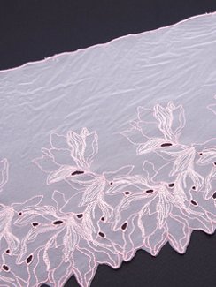 05-101 Вышивка на неэл. сетке 25 см, айвори/лотос (левая)