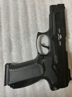 Страйкбольный пистолет