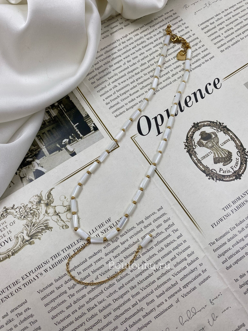 Колье из натурального перламутра с длинной подвеской