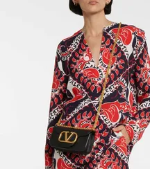 Маленькая сумка на плечо Valentino Small Locò черный