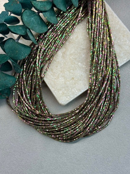 Гематит радужный, лиловый/зеленый шестигранник 2*1 мм, нить 40 см