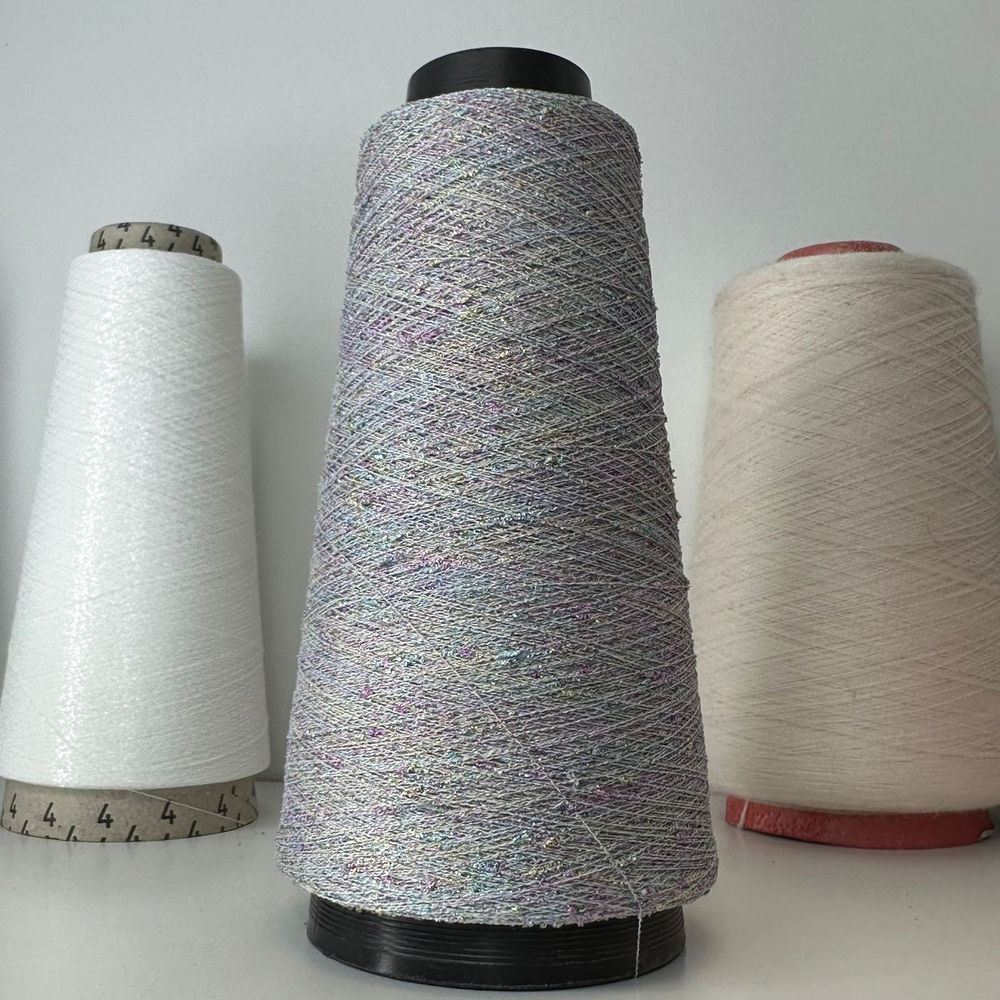 NODINO LUREX X IRON - Fashion Mill; 73% вискоза, 27% люрекс фактурный; 1300м/100гр; цвет: цветной люрекс на светло-серой нити; S505 Есть бобинка: 200 гр