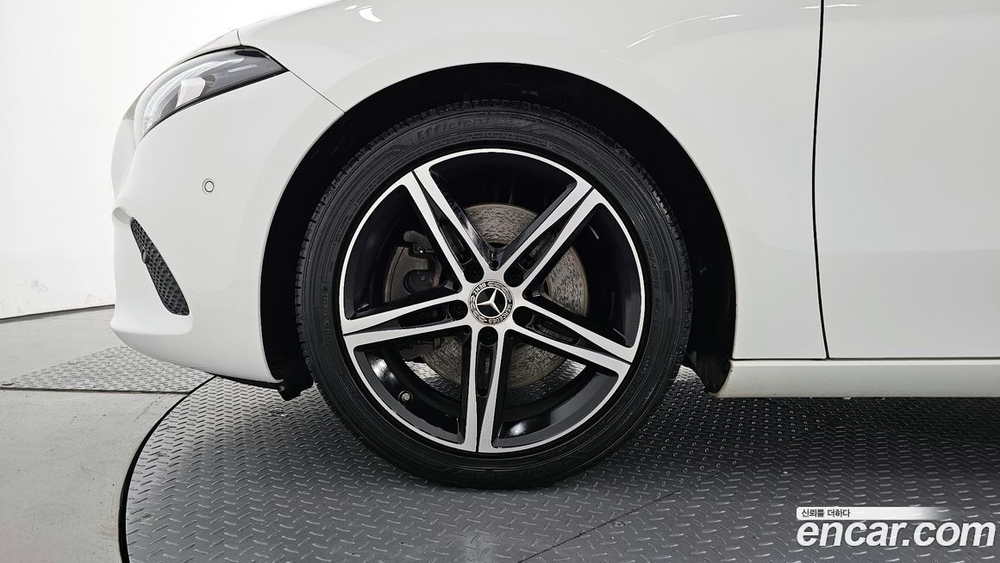 Mercedes-Benz A-Class W177 A250 4MATIC Sedan (05.2020)