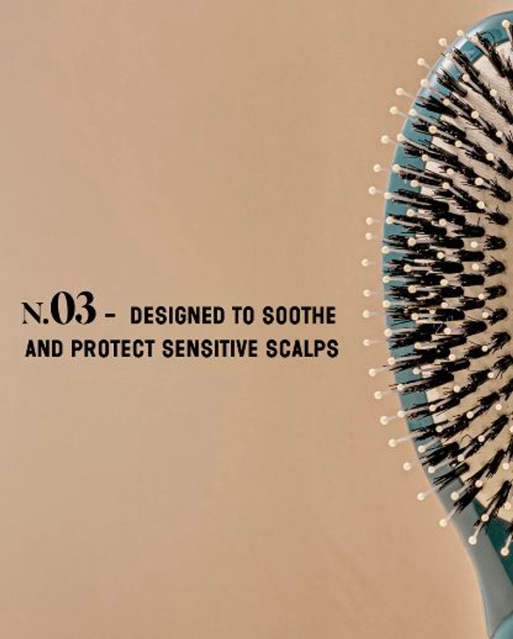 La Bonne Brosse Массажная расческа для волос N 03 Essential Sensitive Scalp Brush - Creamy White