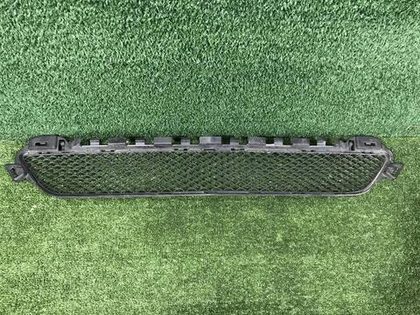 Решетка переднего бампера Mercedes C w205 (2014-2018)