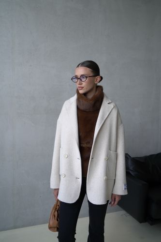 Двубортный пиджак из шерсти молочного цвета