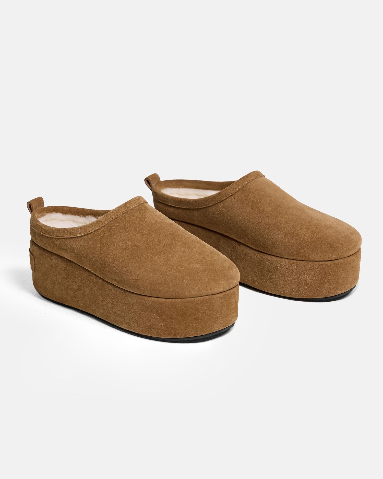 УГГИ НА ПЛАТФОРМЕ