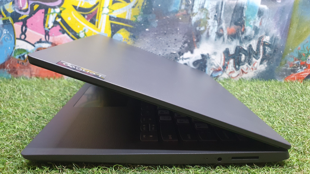 Ноутбук Lenovo Ryzen 3/4Gb/FHD