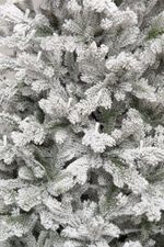Заснеженная елка с гирляндой «Алтайская» холодный свет (Литая) 3 м