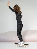 Черный костюм для девочки осенний