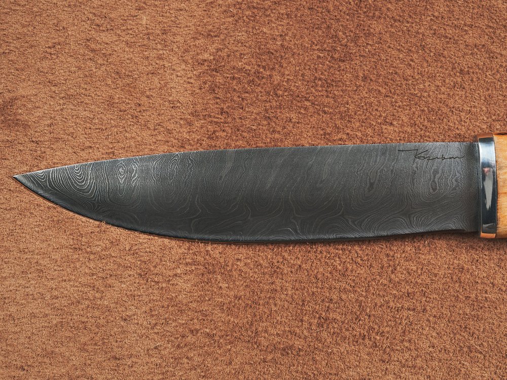 Шкуросъемный нож "Якут" с кованым долом, дамасская сталь, рукоять карельская береза