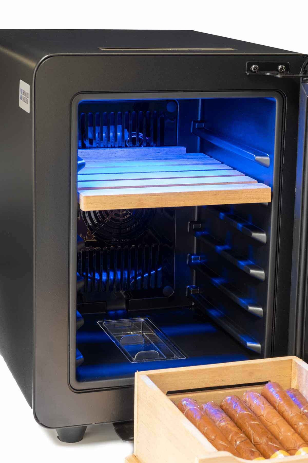 Хьюмидор-шкаф Howard Miller с электронным управлением на 80 сигар