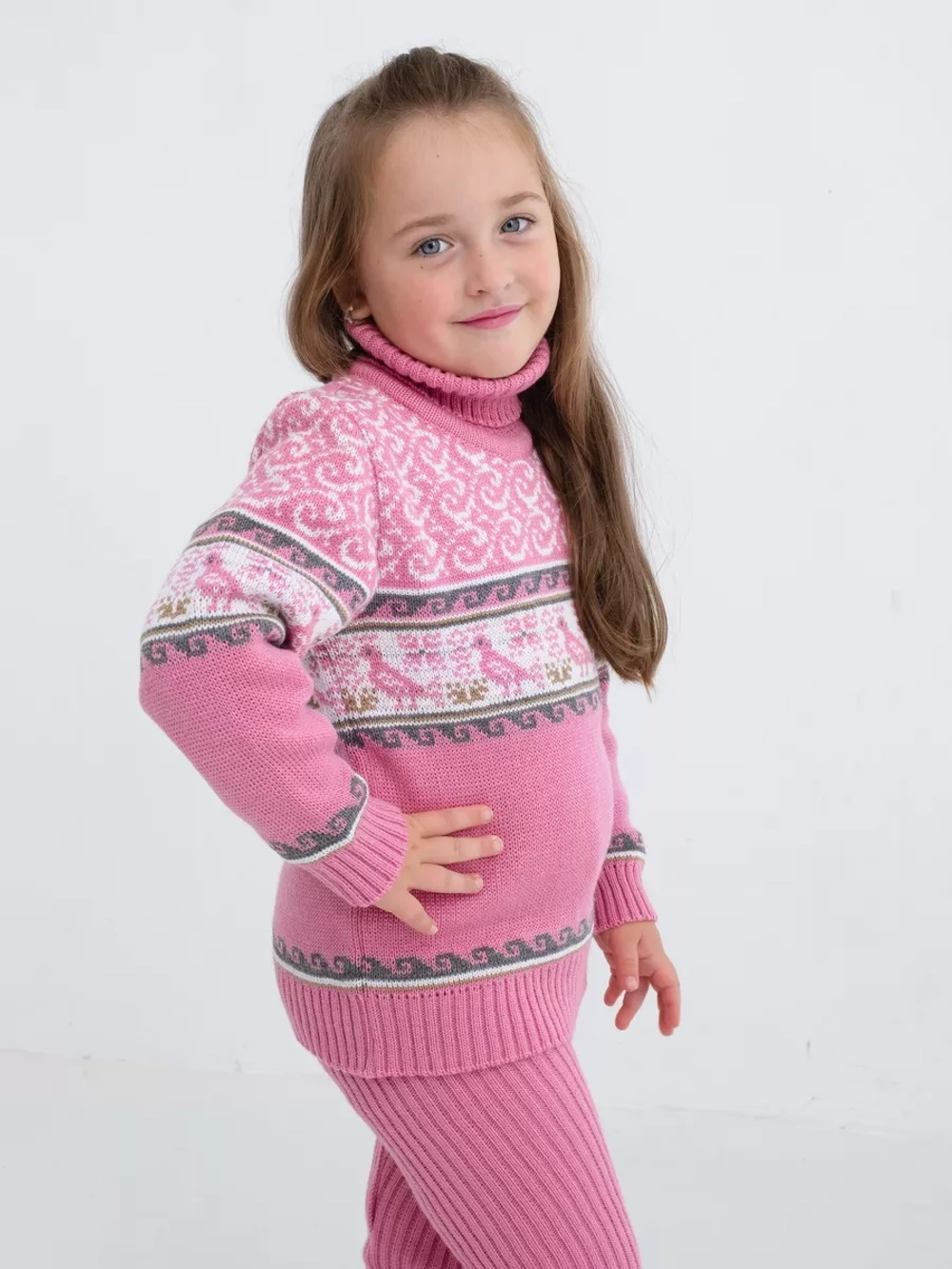 Свитер вязаный с горлом