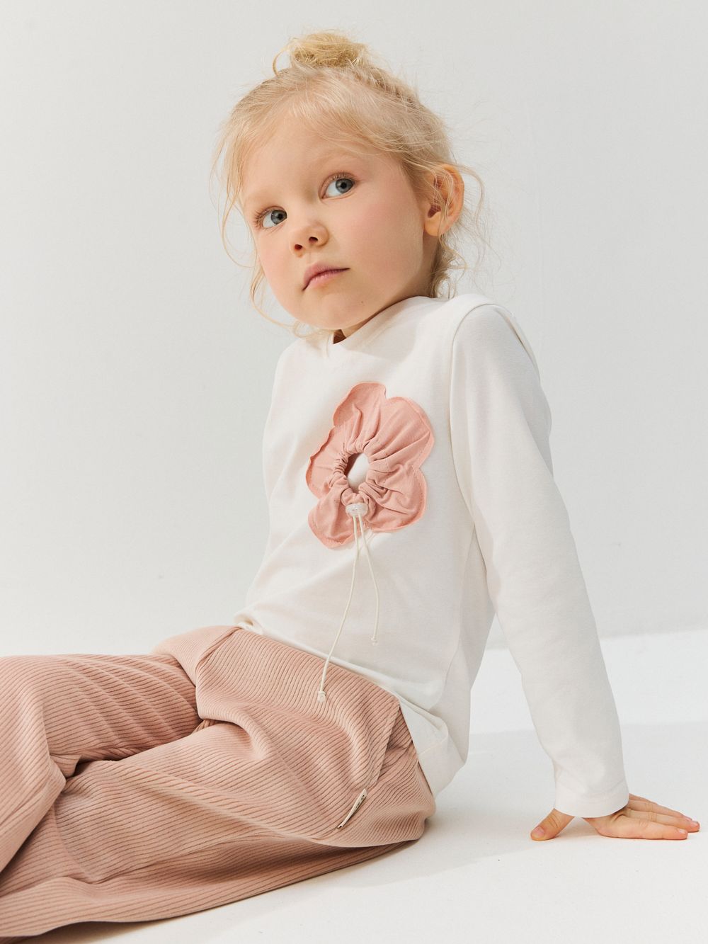 Лонгслив "Пломбир" с декором цветок