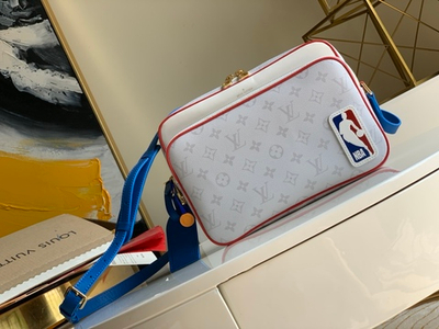 Louis Vuitton Nil Messenger Bag