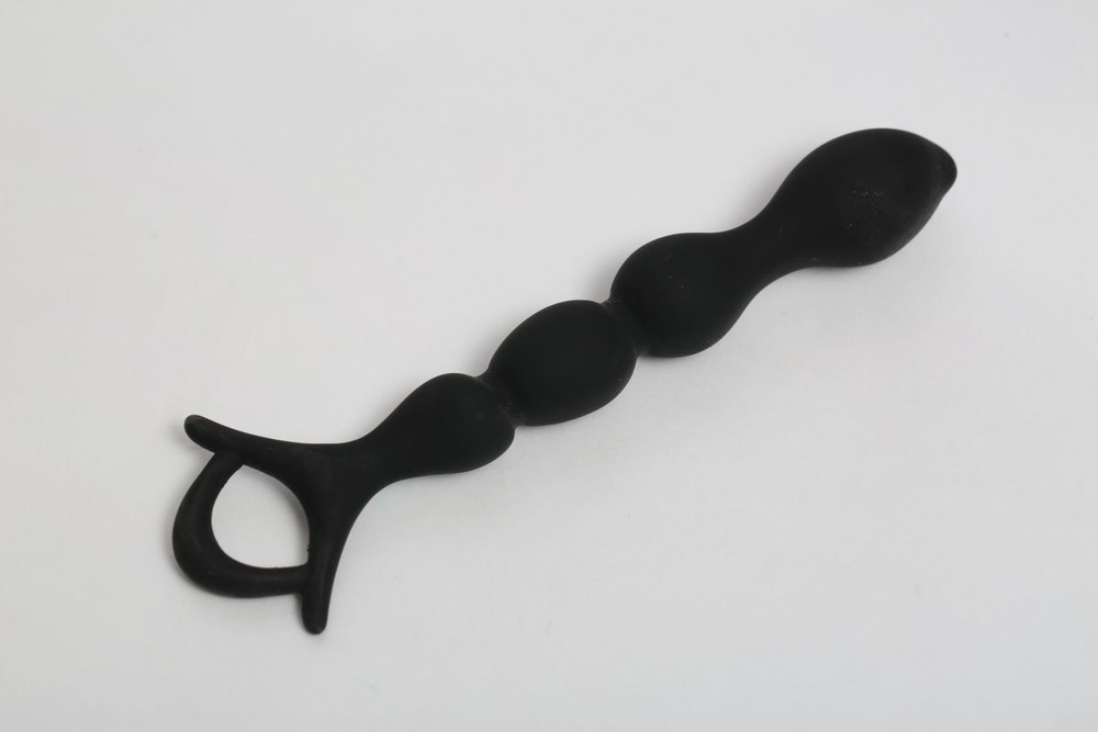 Черный силиконовый анальный стимулятор с ограничителем - 16 см. (Цвет: черный)