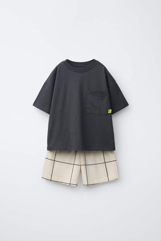 ZARA КОМПЛЕКТ ФУТБОЛКА С КАРМАНОМ И ШОРТЫ В КЛЕТКУ, ТЕМНЫЙ АНТРАЦИТ