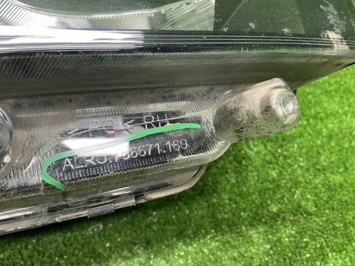 Фара правая Renault Logan 2 (2018-2022) галоген