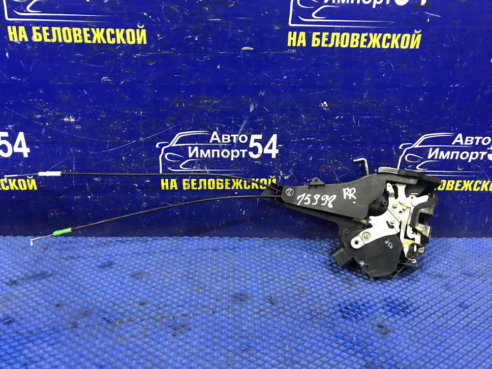 Замок двери задней правой TOYOTA RAV4 2000-2005