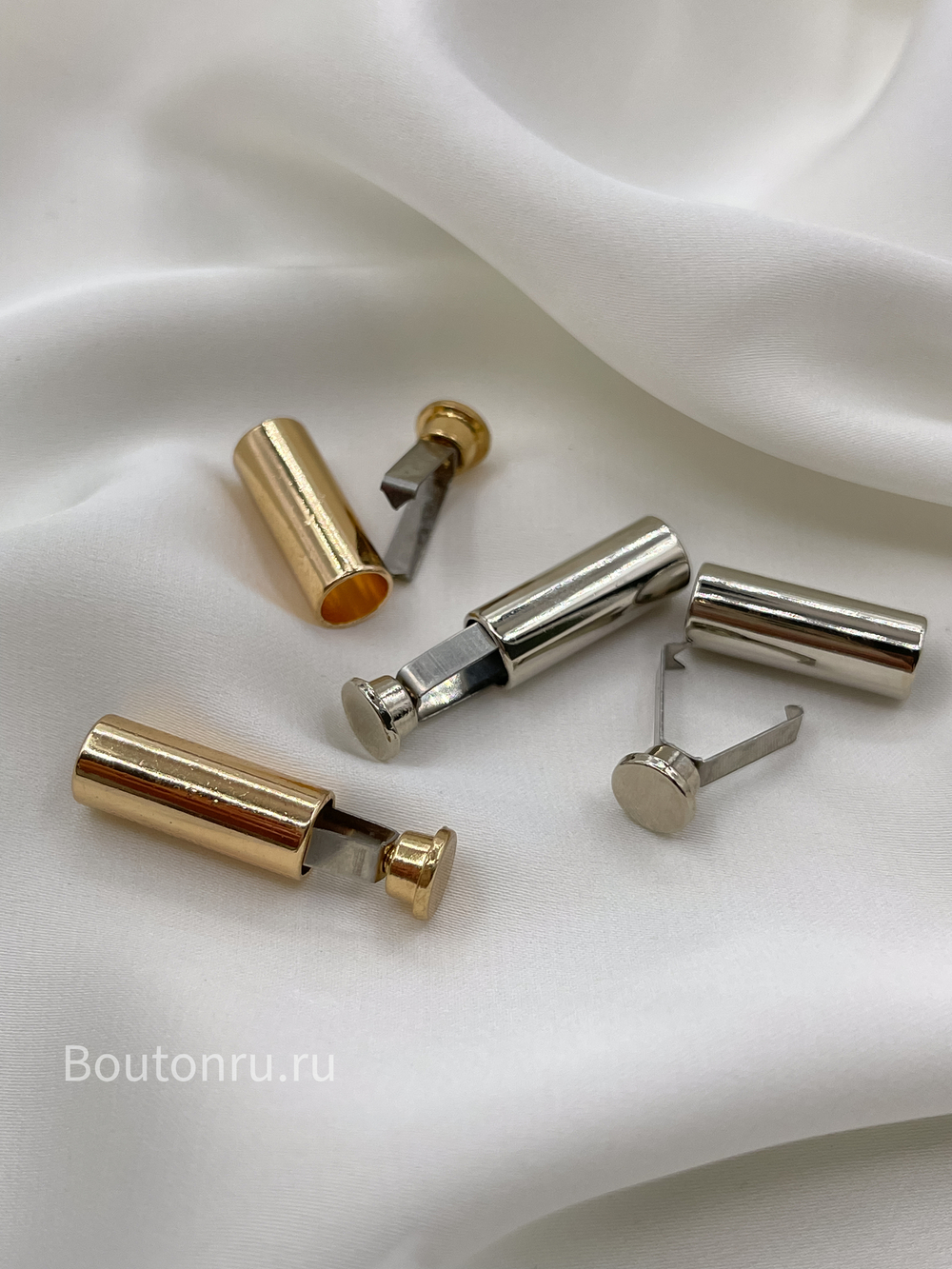 Наконечник для шнура в золотистом металле с зажимом