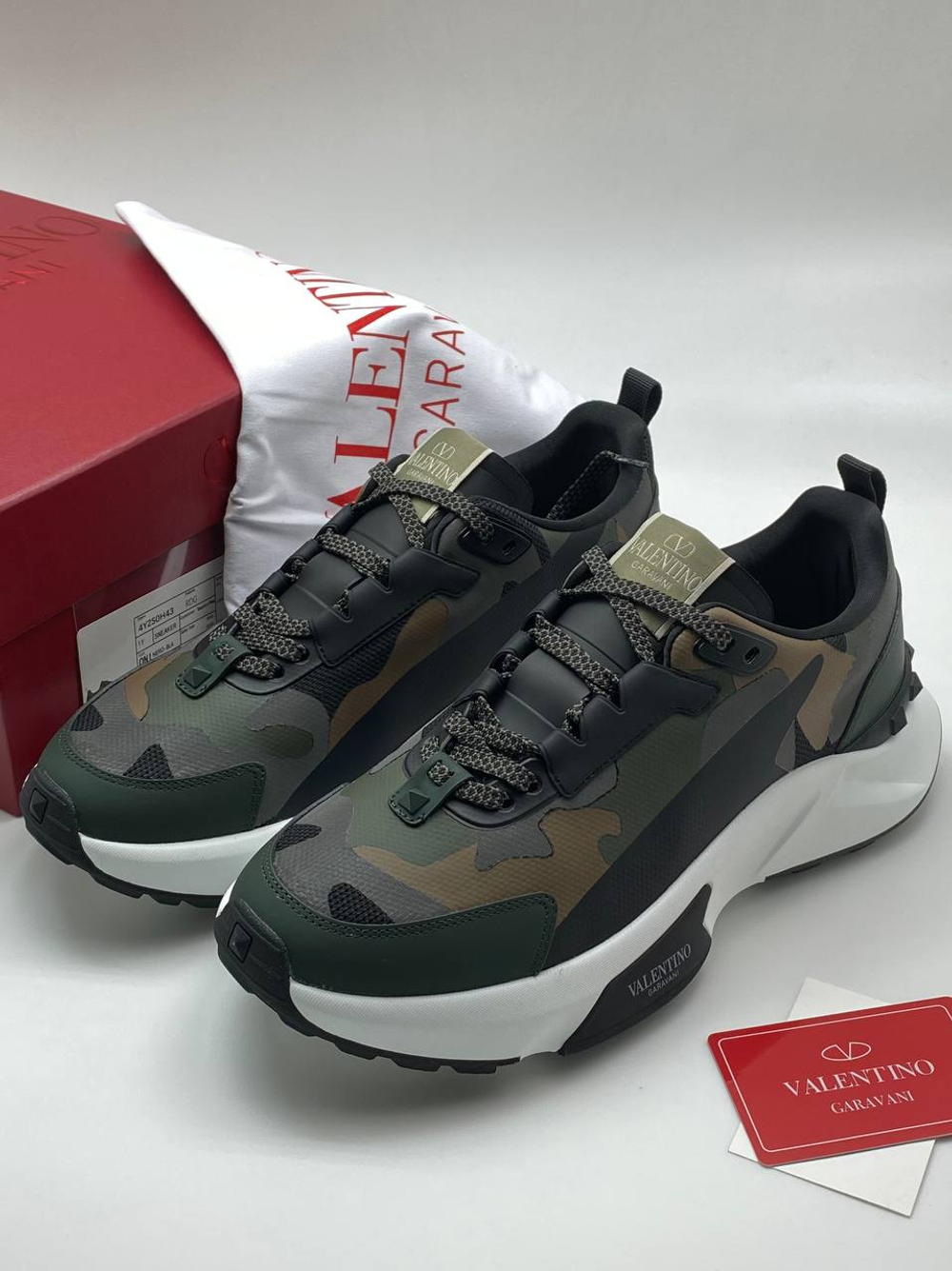 Кроссовки Valentino