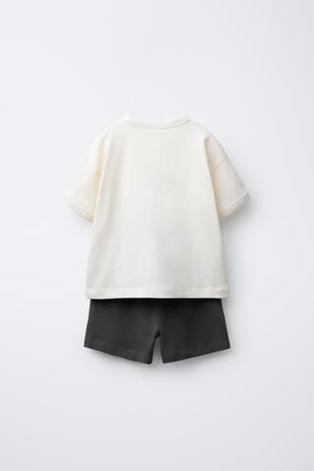 ZARA СПОРТИВНЫЙ КОМПЛЕКТ ИЗ ФУТБОЛКИ И ШОРТОВ, ЧЕРНЫЙ/ЭКРЮ