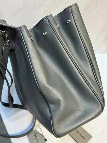 Сумку BALENCIAGA RODEO HANDBAG серый