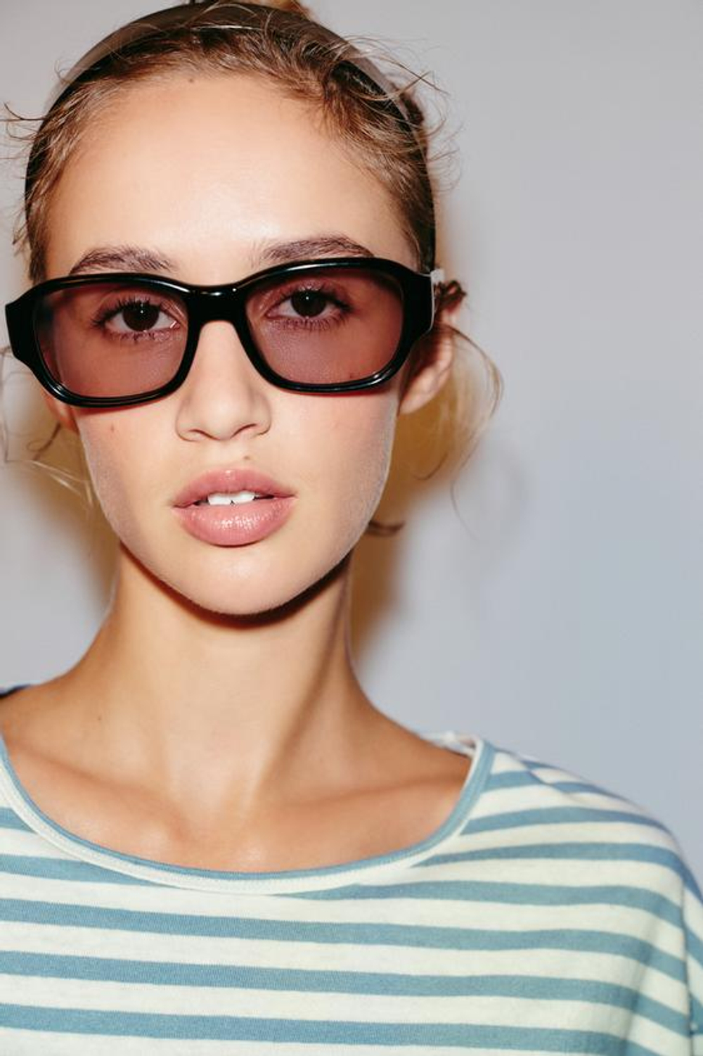 ZARA ФУТБОЛКА В ПОЛОСКУ С КОРОТКИМИ РУКАВАМИ, ЭКРЮ/СИНИЙ