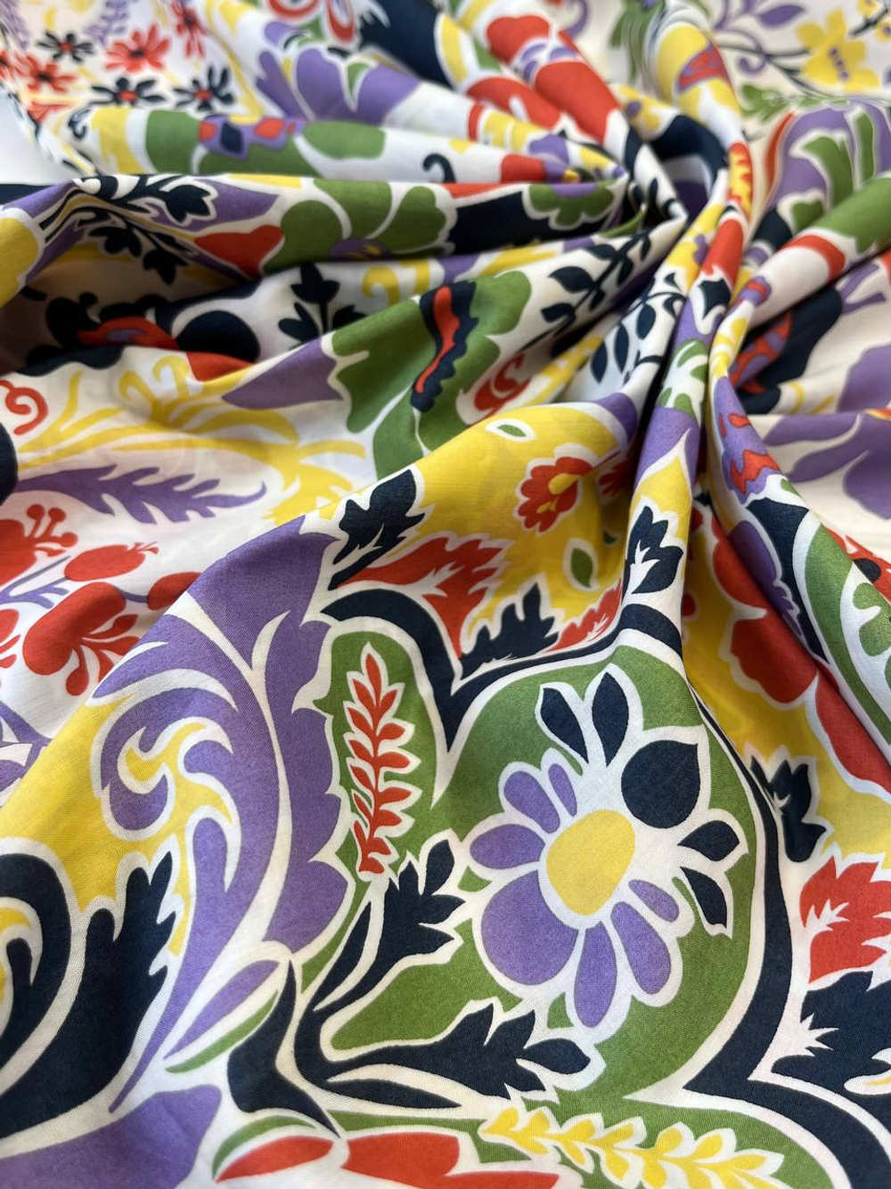 Хлопок Liberty белый с крупным цветочным принтом Tana Lawn™ Cotton - Floral Rebellion