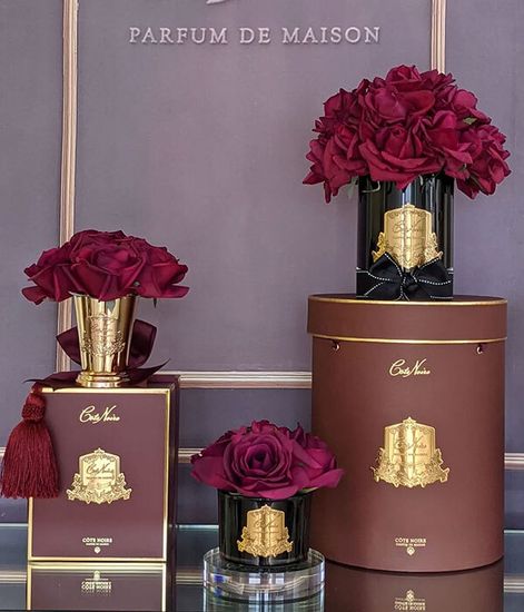 Большой букет красных роз в черной вазе, Cote Noire