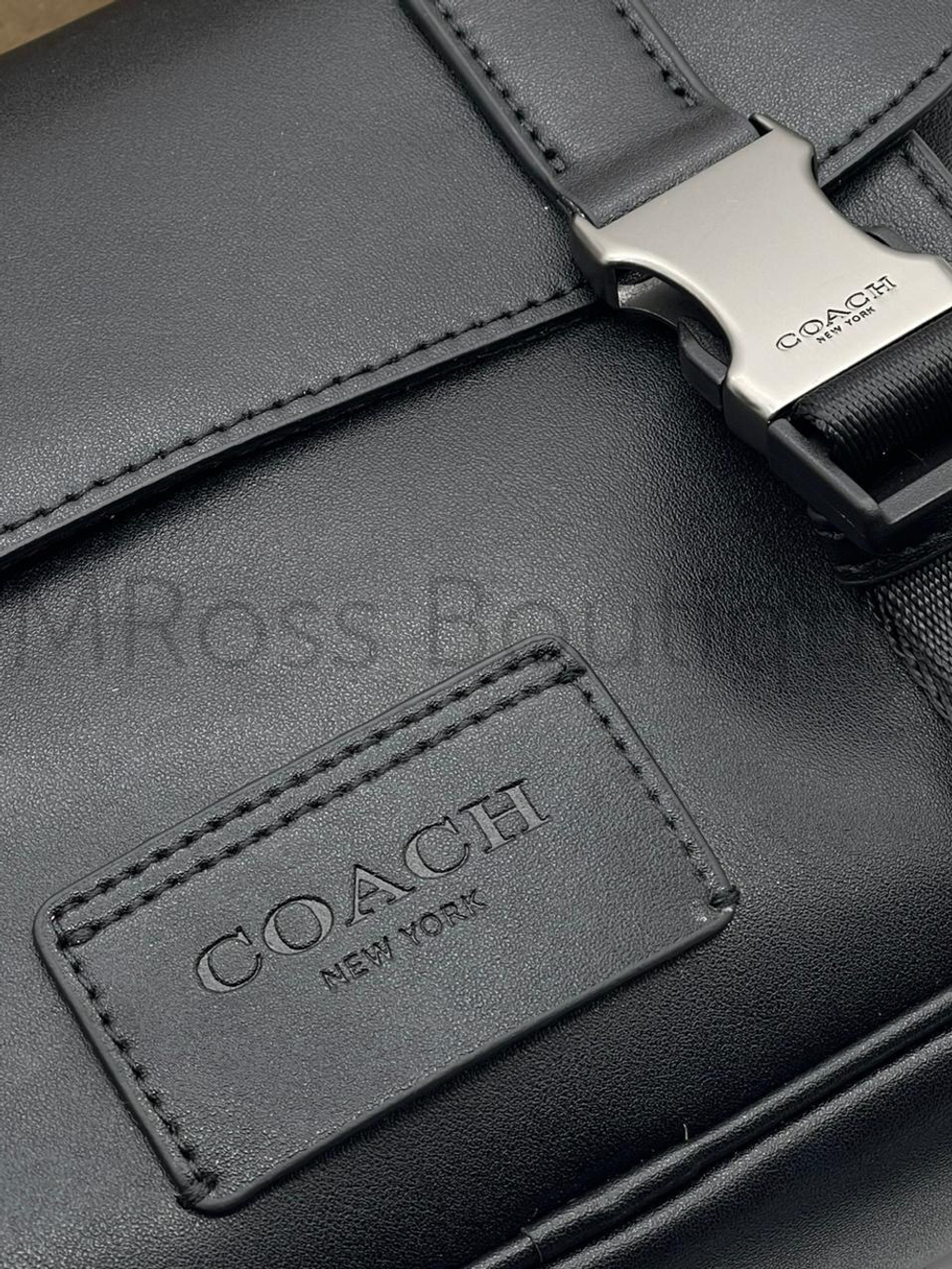 Черная кожаная сумка Coach через плечо