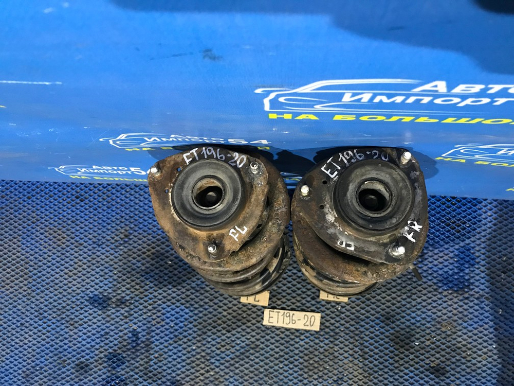 Стойка передняя левая TOYOTA CALDINA 1996