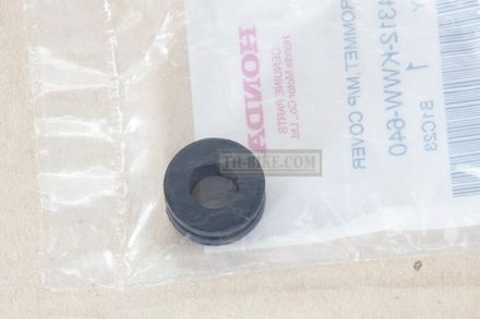 64312-KWW-640. GROMMET, MAIN PIPE COVER