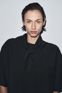 ZARA СТРУЯЩАЯСЯ БЛУЗА С ПЛАТКОМ — ZW COLLECTION, ЧЕРНЫЙ