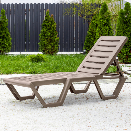 Шезлонг пластиковый "Атлант". Цвет: Мокко