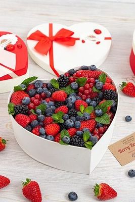 Сердце с ягодами "Вкусный микс"