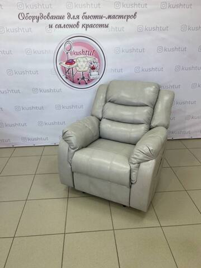 Кресло-реклайнер с механическим управлением