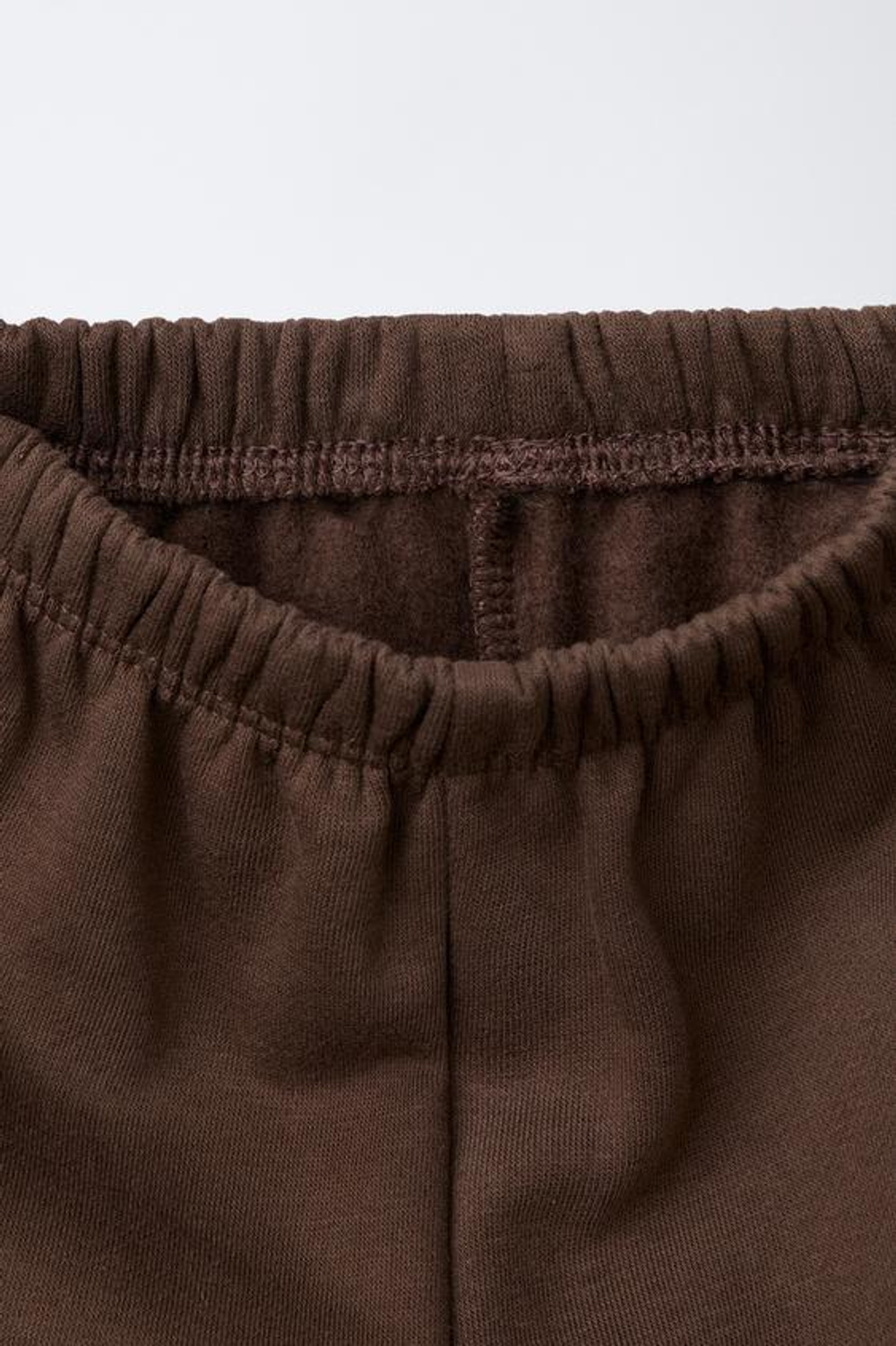 ZARA КОМПЛЕКТ: ТОЛСТОВКА И БРЮКИ С КОНТРАСТНЫМИ ДЕТАЛЯМИ, КОРИЧНЕВЫЙ