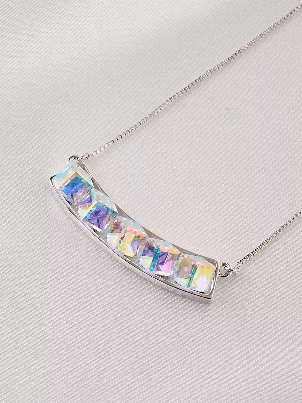 Колье Мираж с дорожкой кубиков-хамелеонов Swarovski