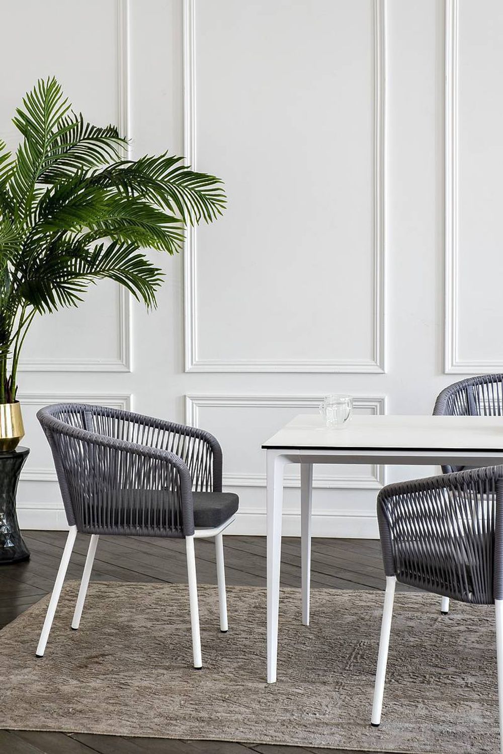 "Малага" обеденная группа на 4 персоны со стульями "Марсель", каркас белый, роуп светло-серый