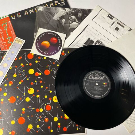 Винтажная виниловая пластинка LP Wings Paul McCartney Venus And Mars (Japan 1975) (Obi) (2 Постера, Наклейки, Полный Комплект)