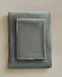 ZARA HOME БАННОЕ ПОЛОТЕНЦЕ ИЗ ВЕЛЮРА С ОТДЕЛКОЙ ОВЕРЛОКОМ, СВЕТЛО-ЗЕЛЕНЫЙ