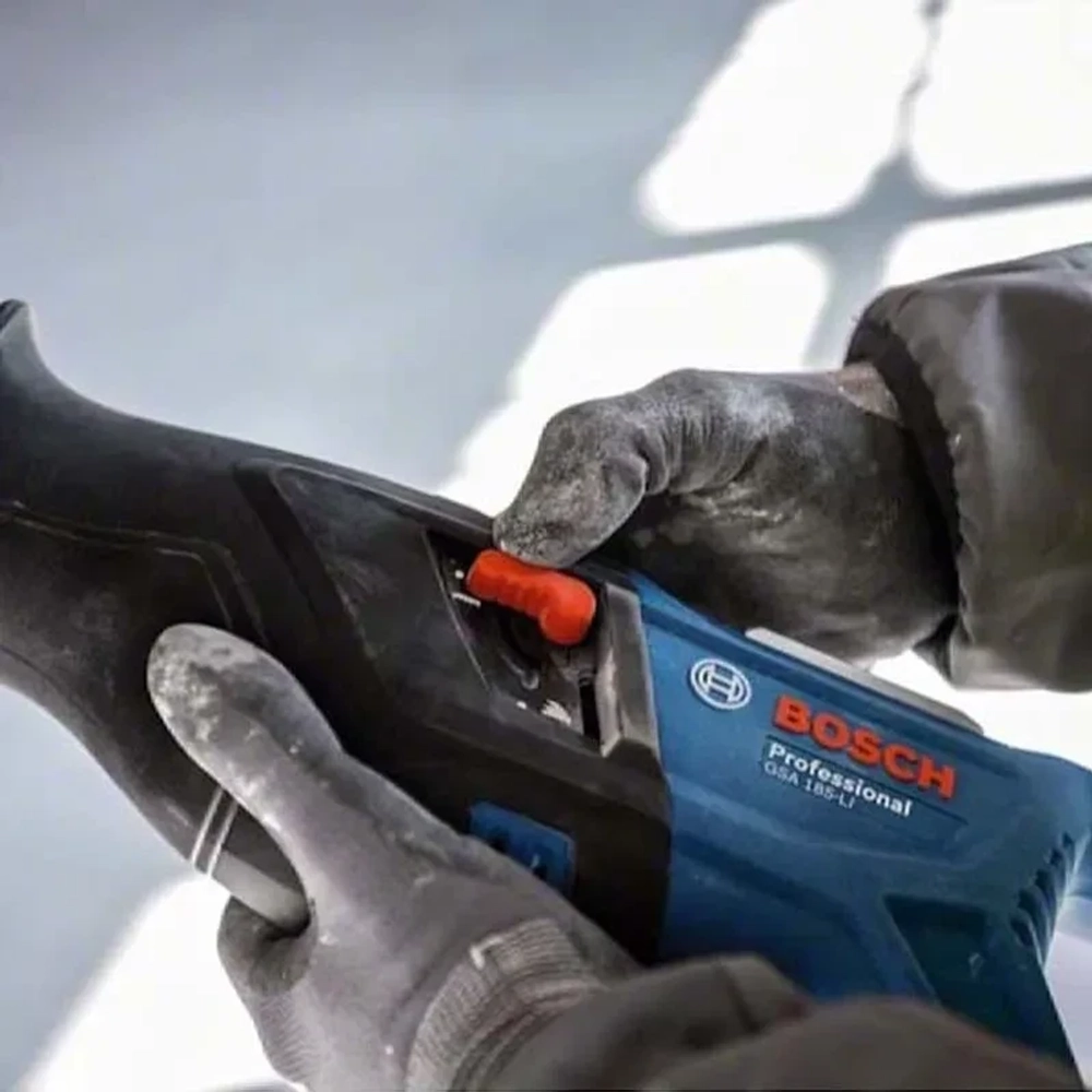 Bosch GSA 185-LI сабельная пила аккумуляторная (1 x 5 Ач, ЗУ) 06016C0021