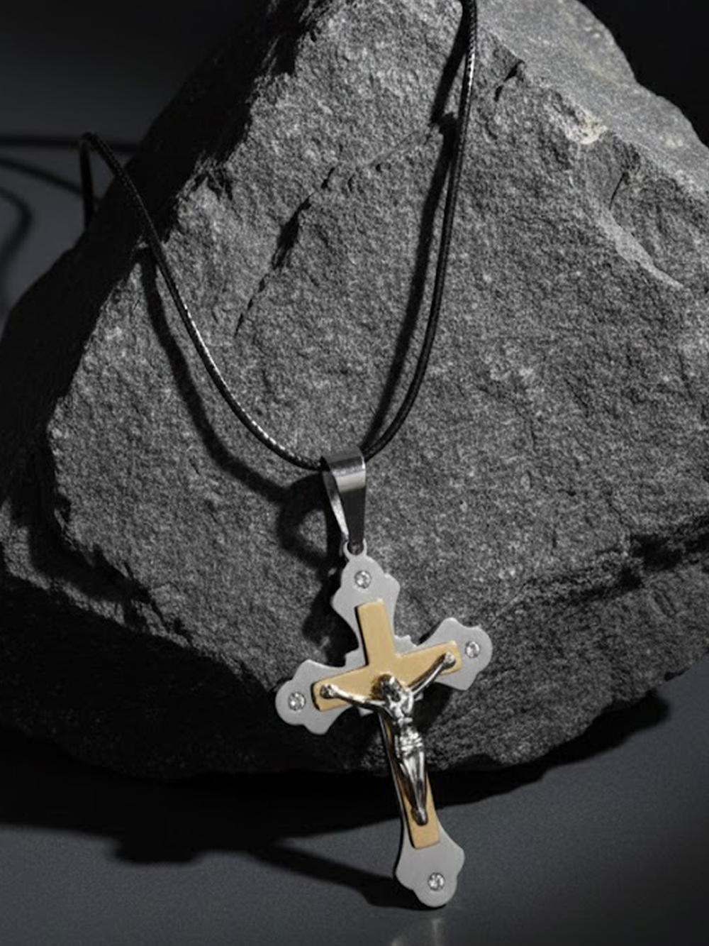 Крупный массивный крест из нержавеющей стали