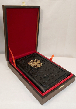 Ежедневник А5 «Герб РФ» №2 (съемная обложка из натуральной кожи) в футляре